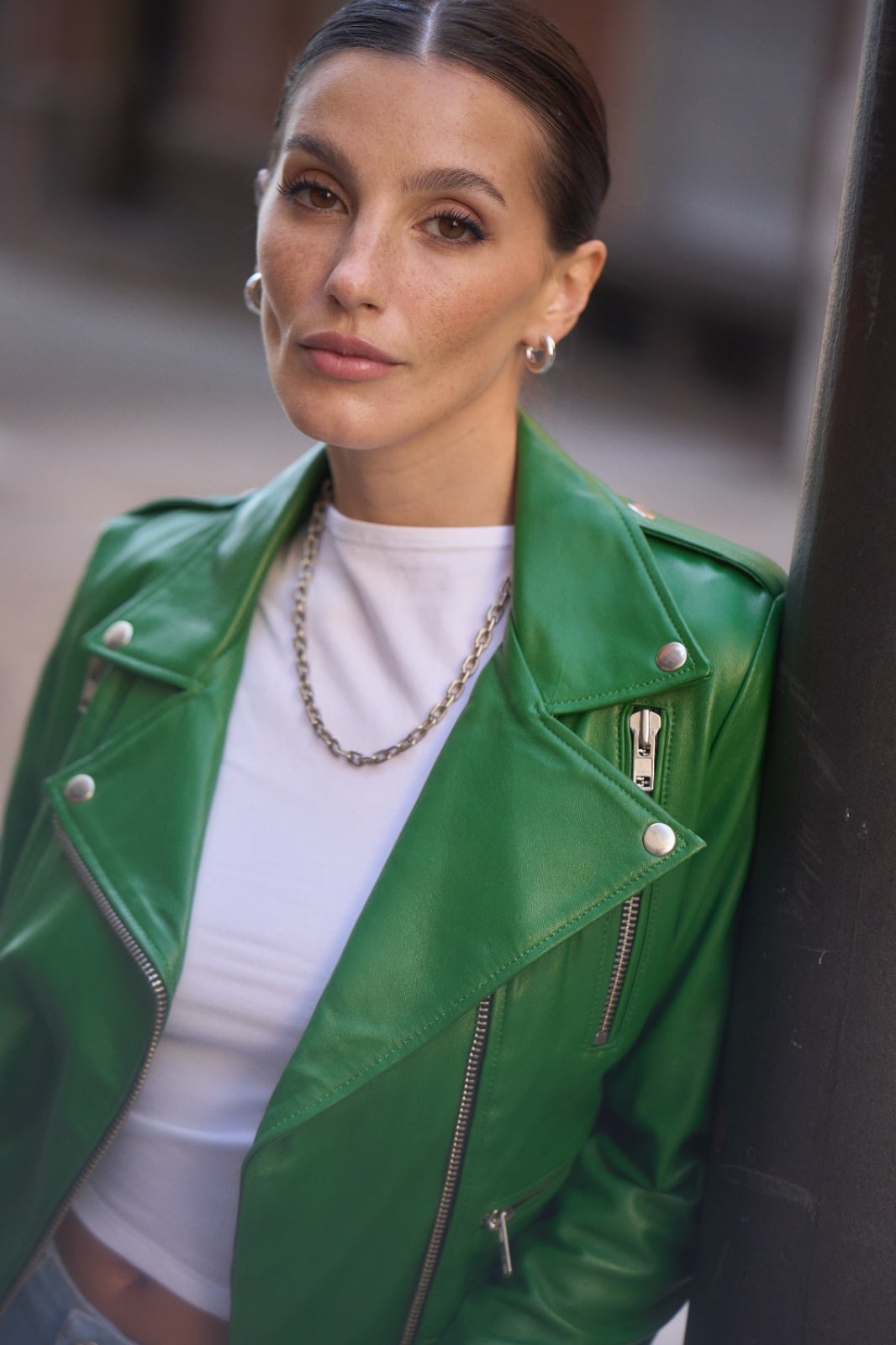 MODELO  HELENA VERDE DE CUERO OVINO